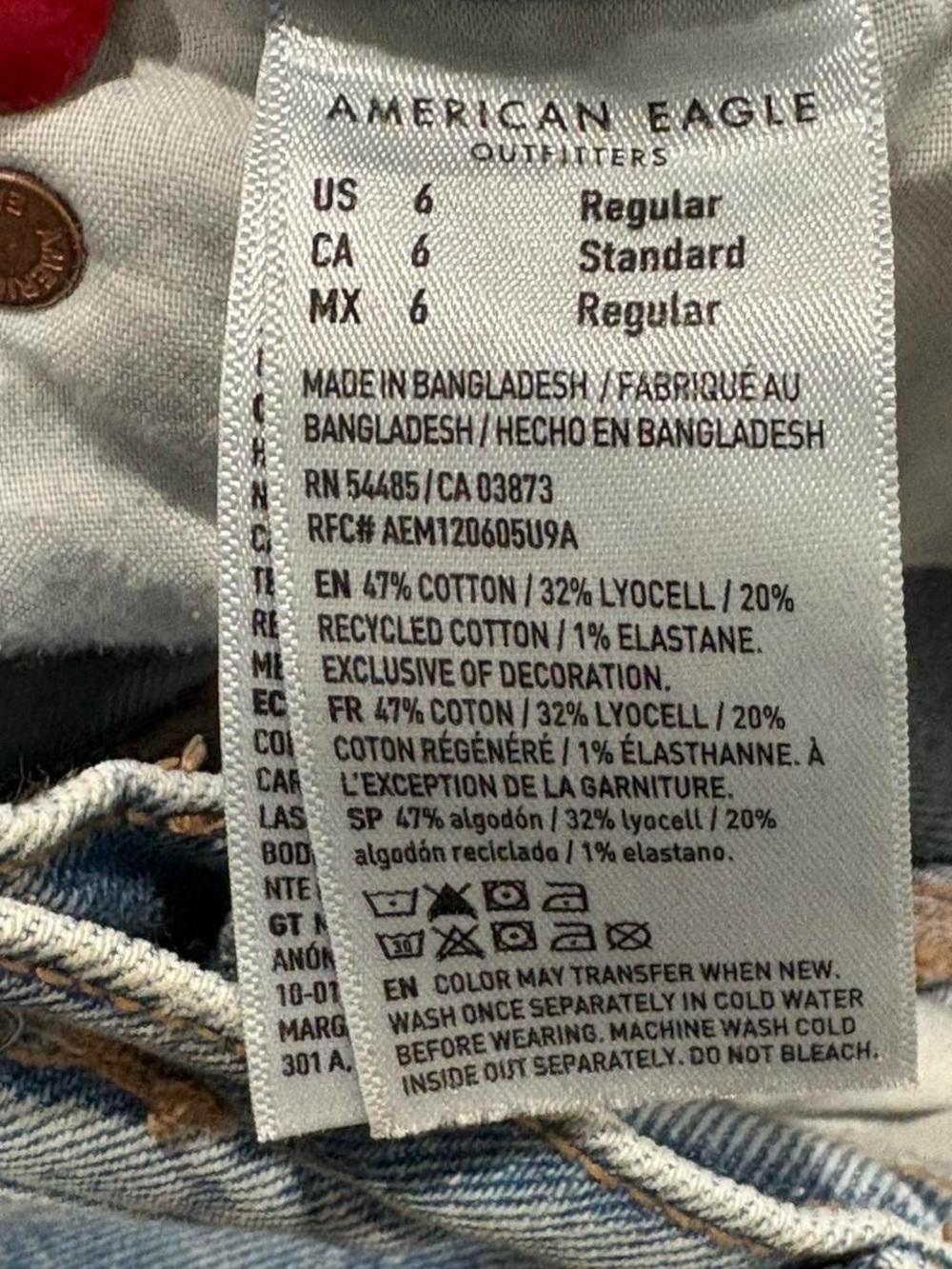 American Eagle Barrel Leg Denim Jeans in Light Wash. - Picture 5 of 5